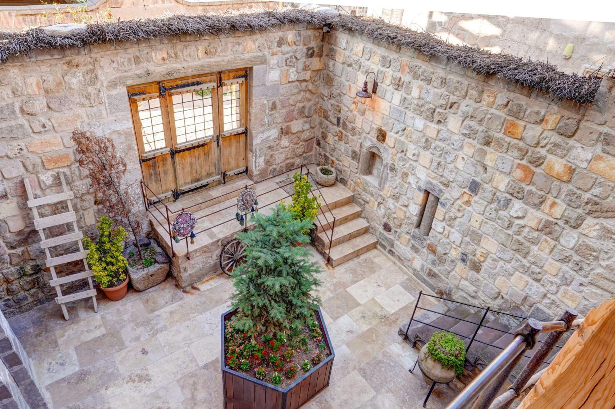 Vasil Cave Hotel Ючхисар Екстериор снимка