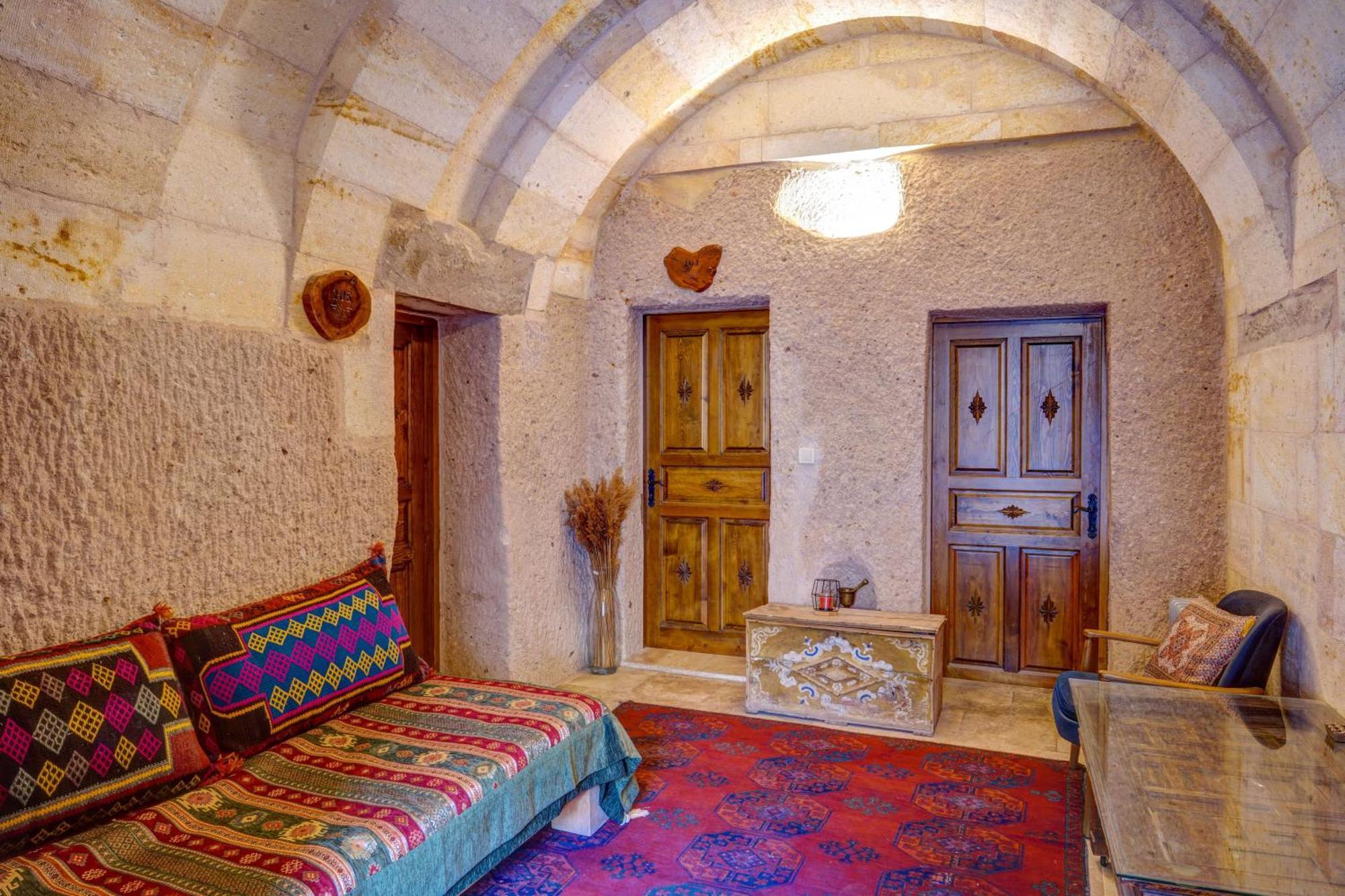 Vasil Cave Hotel Ючхисар Екстериор снимка